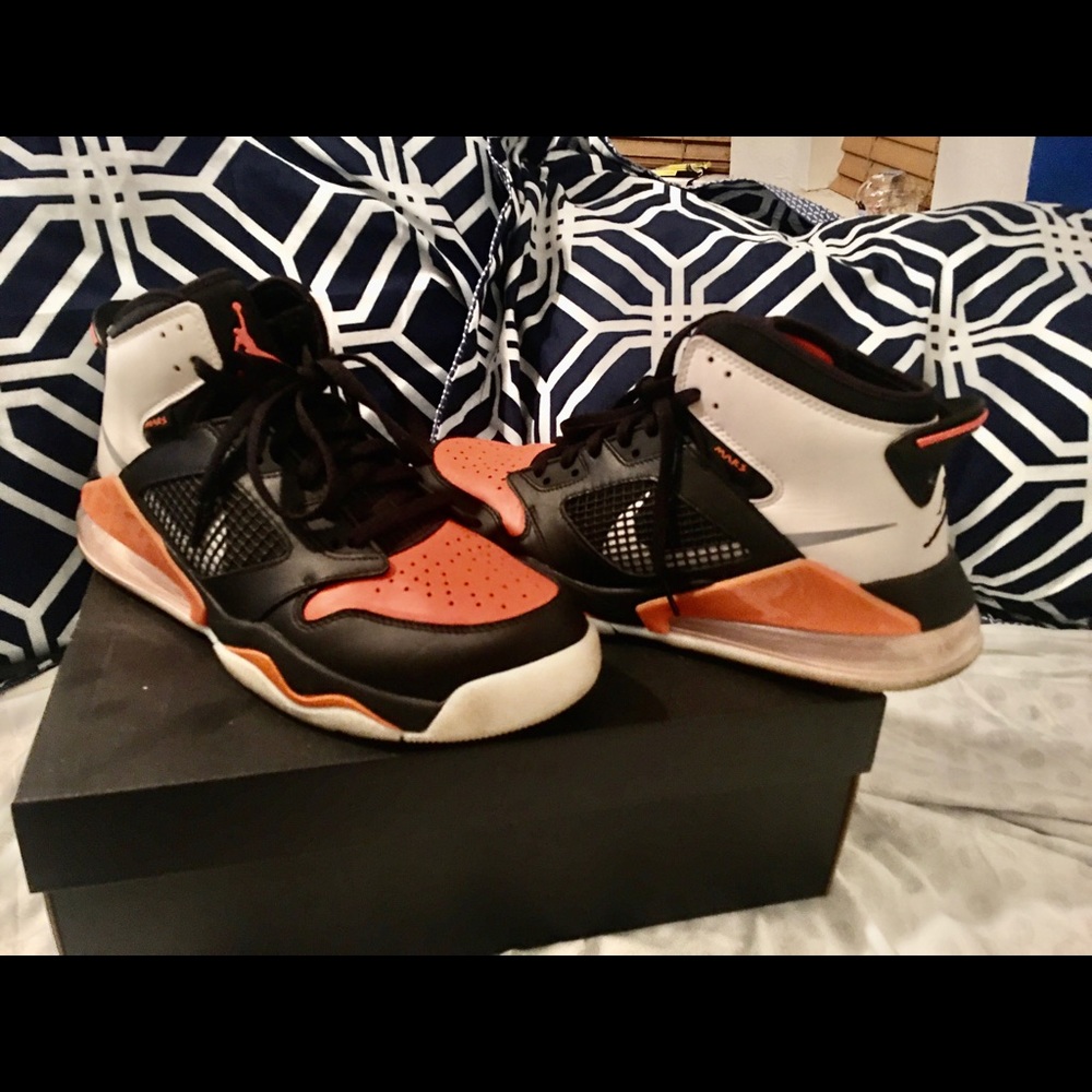 Nike Mars - Picture 2 of 3